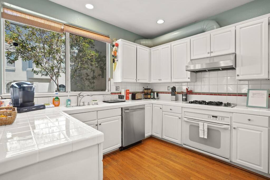 Beautiful Spacious House 2Br / 4Br In Silver Terrace São Francisco Exterior foto